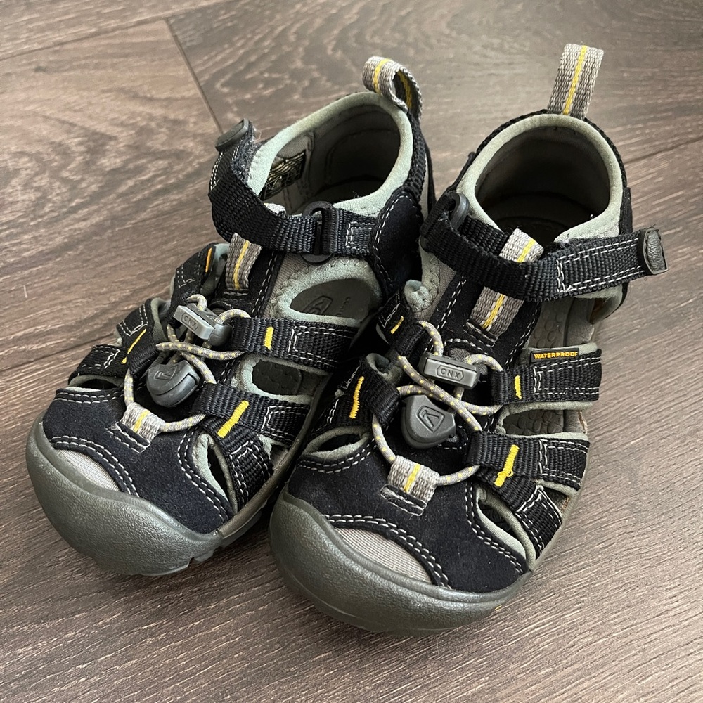 Little Kids' Newport H2 sandals, NEW without box Size 9